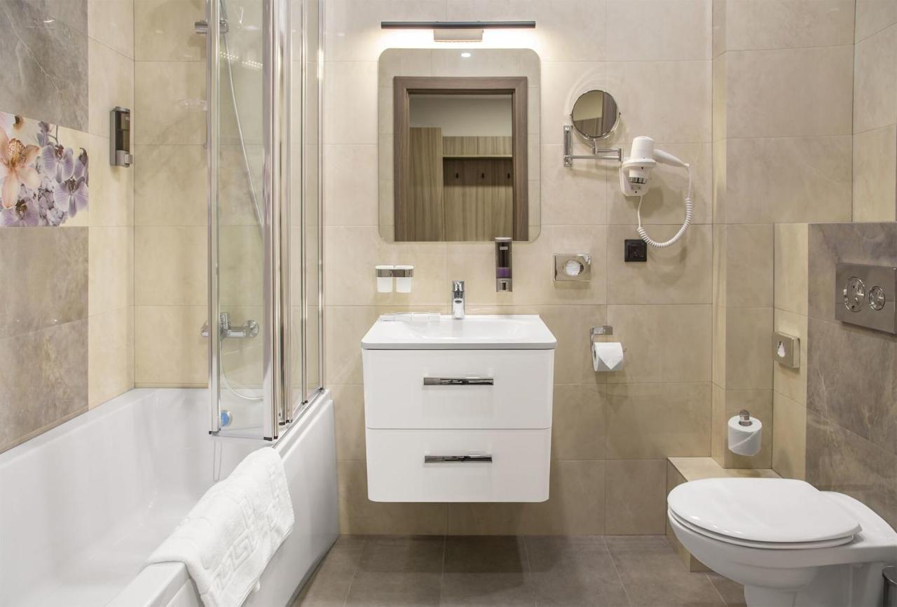 Willing Hotel Minsk Buitenkant foto