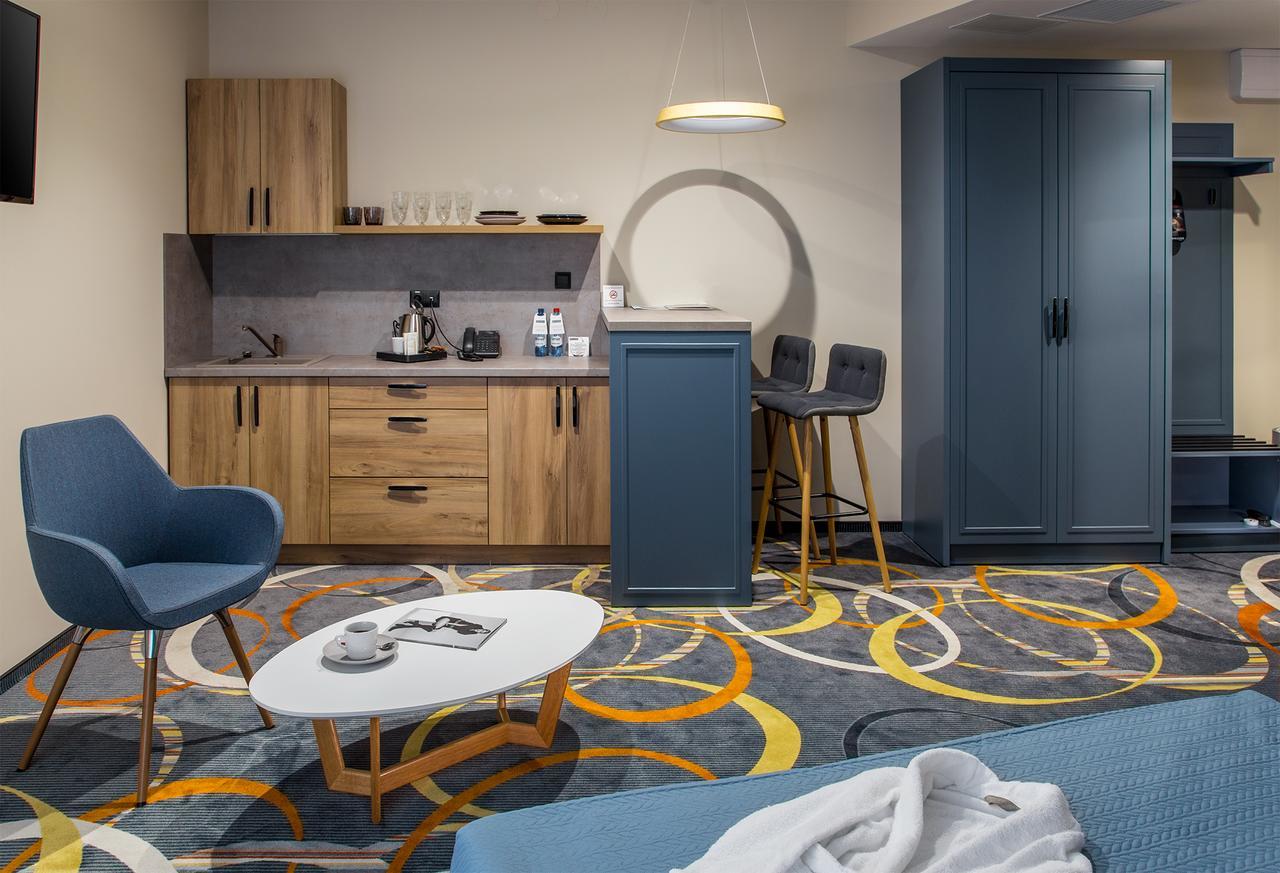 Willing Hotel Minsk Buitenkant foto