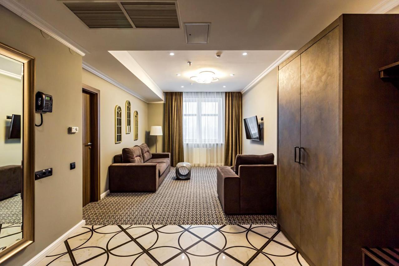 Willing Hotel Minsk Buitenkant foto