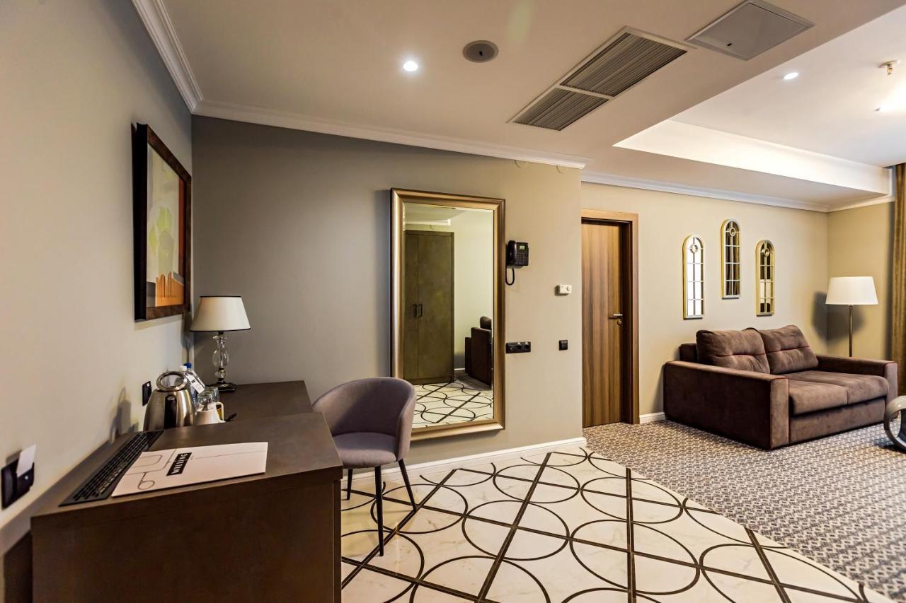 Willing Hotel Minsk Buitenkant foto