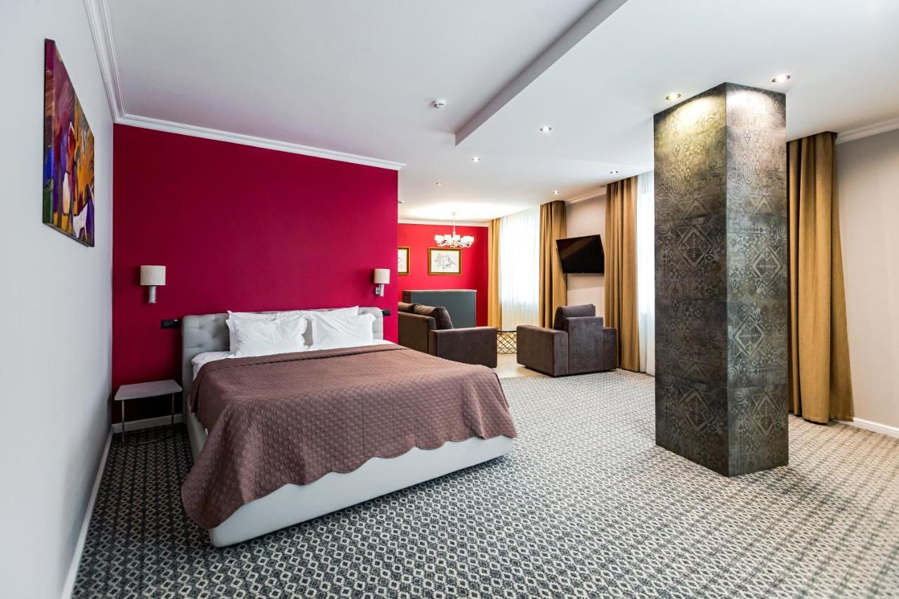 Willing Hotel Minsk Buitenkant foto